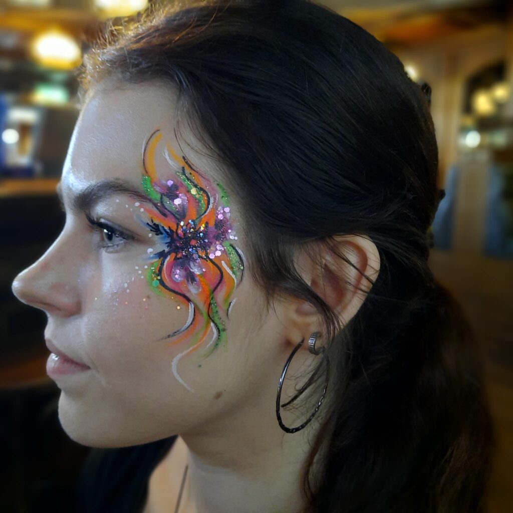 1.septembri tähistamine, näomaalingud täiskasvanutele, festivali maaling, festivali glitter, naiste näomaaling, firmapidu, body art - Ilu loojad OÜ