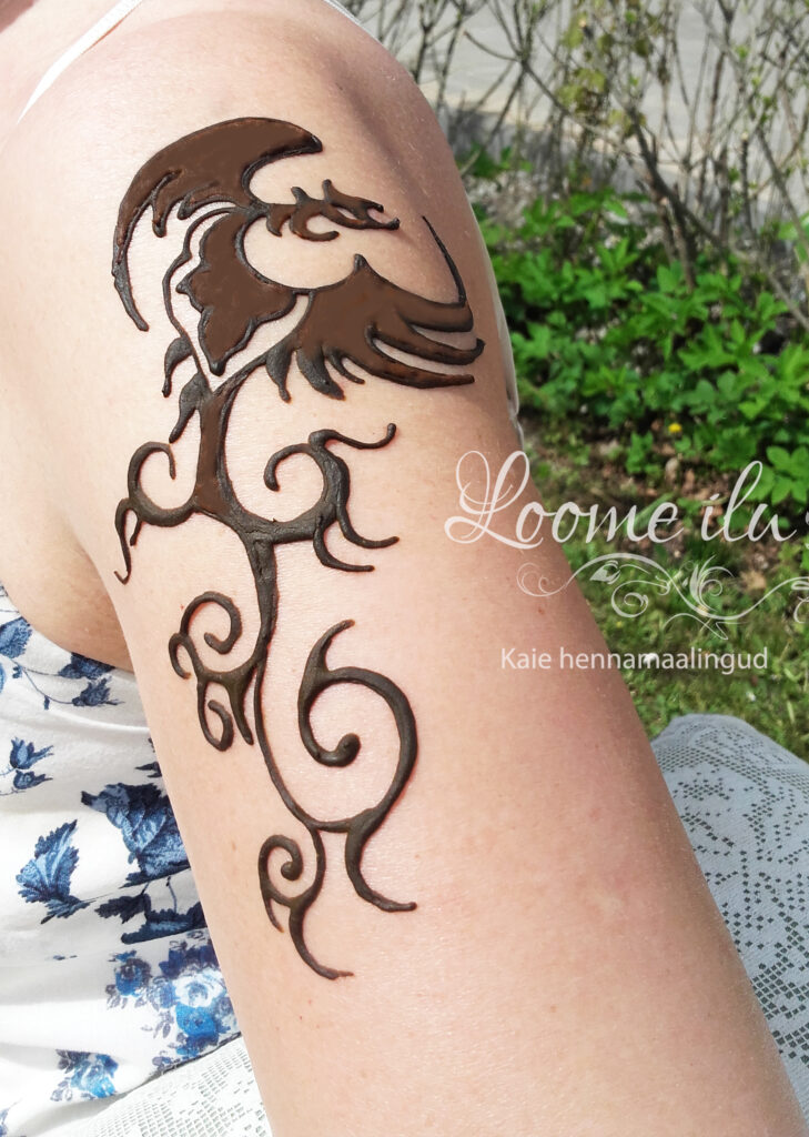 Draakoni hennamaaling käel, Jõgeva Treff, suvine hennamaaling naisele, fööniks, henna tattoo - Ilu loojad OÜ